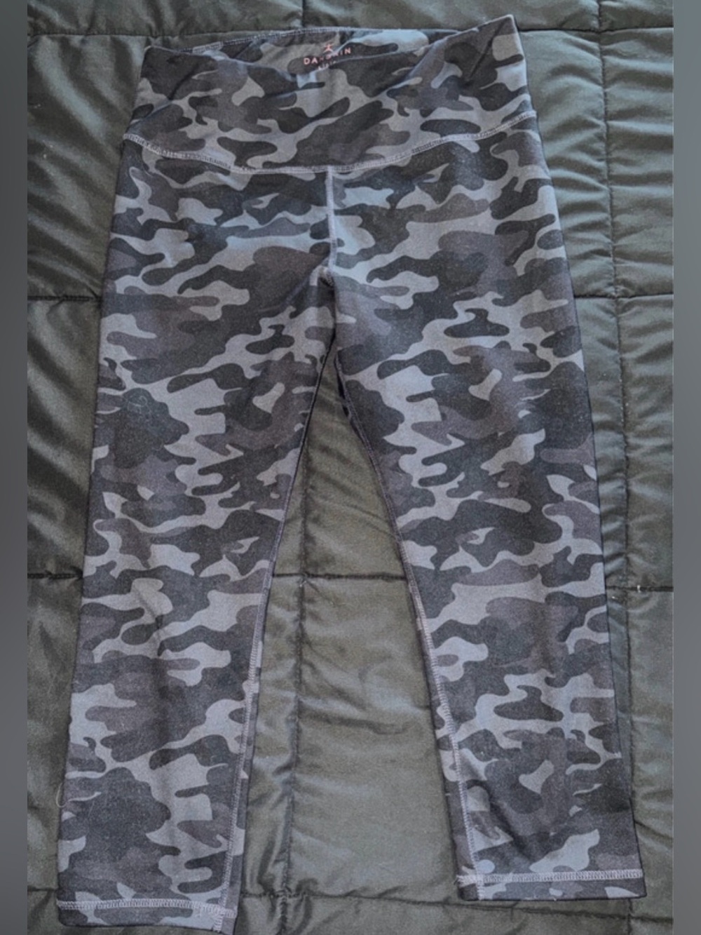 Women’s Large Camo 3/4 Leggings